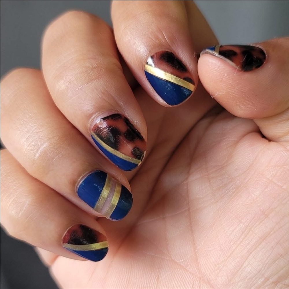 *Exclusive* Color Street: Open Book | Deep Navy Blue Split Strip Fall Winter - Picture 14 of 16